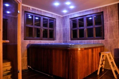 Piscina interioara