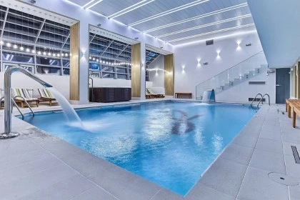 Piscina interioara