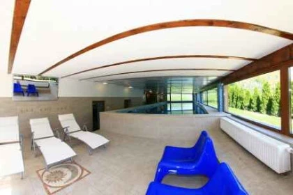 Piscina interioara