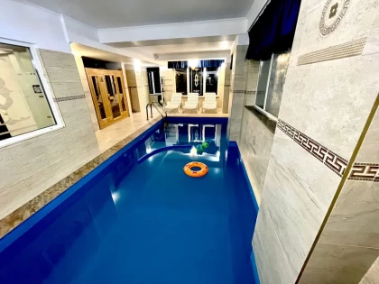Piscina interioara