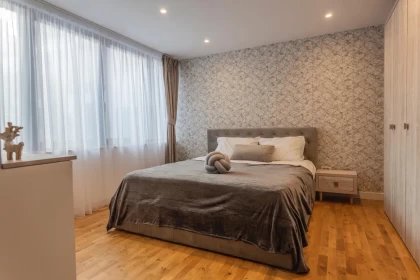 Dormitor cu pat matrimonial