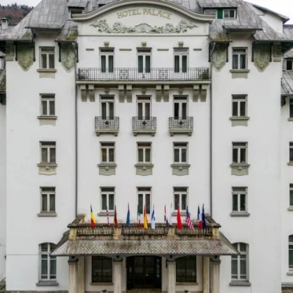 Hotel Palace Sinaia intrare principala