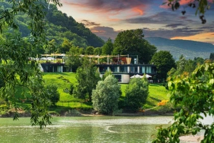 Atra doftana restaurant deschis